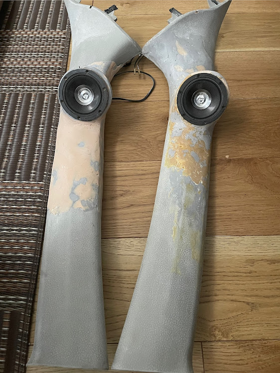 ヴィッツのカーオーディオDIY・TS-HX900PRS・ピラー埋め込みツィーター・生地貼り・素人DIYに関するカスタム事例の投稿画像1枚目