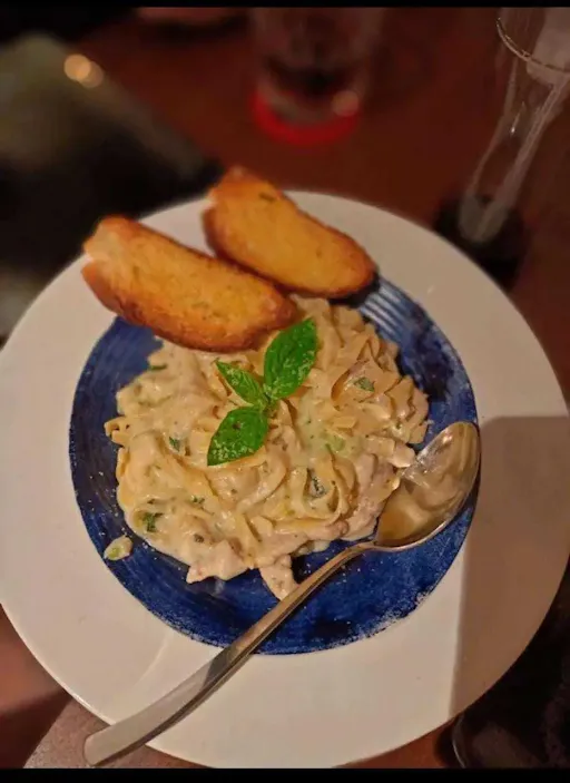 Fettuccine Pesto With Fungi Pasta