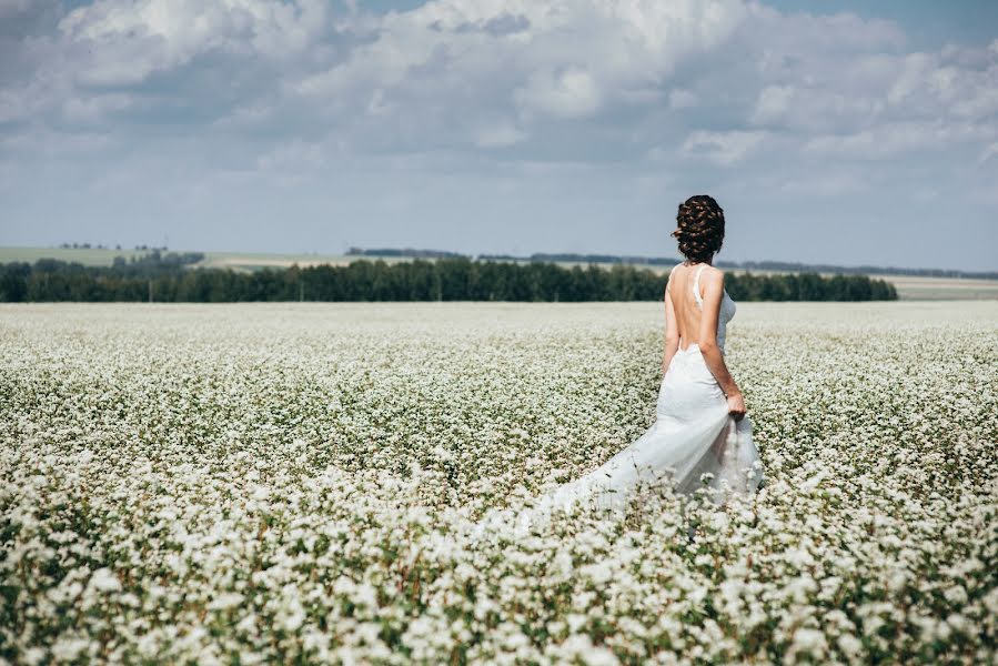 Fotógrafo de casamento Tatyana Tueva (lixoo). Foto de 27 de novembro 2015