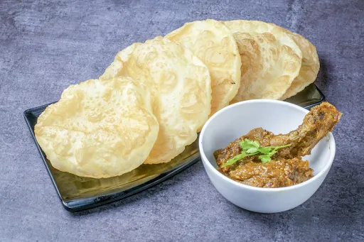 Luchi With Chicken Kosha