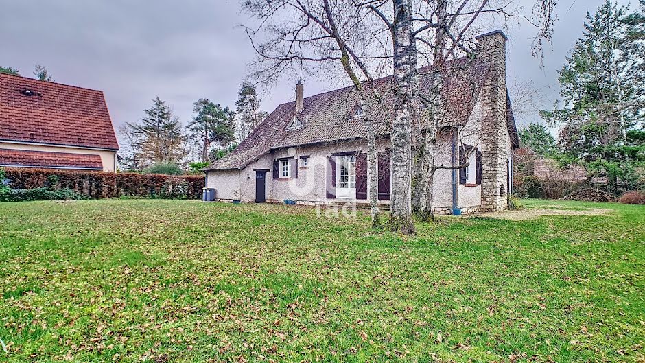 Vente maison 6 pièces 180 m² à Mehun-sur-Yèvre (18500), 260 000 €