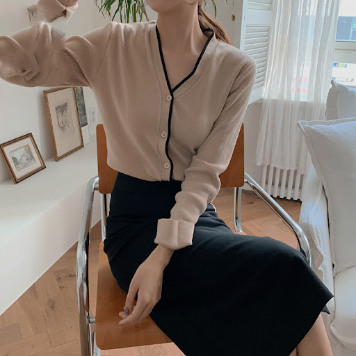 Title 3, Retro A-line slit bag hip skirt, high waist, mi...