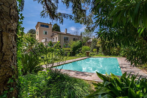 Maison avec piscine et terrasse 1