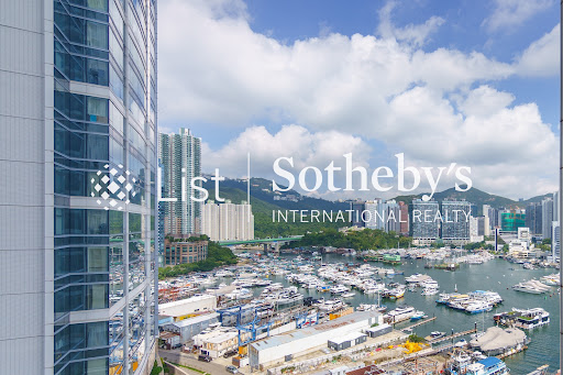 Marina with buildings in the background - Luxury property for rent in Ap Lei Chau, 3 bedrooms