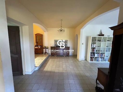 Villa with garden 5