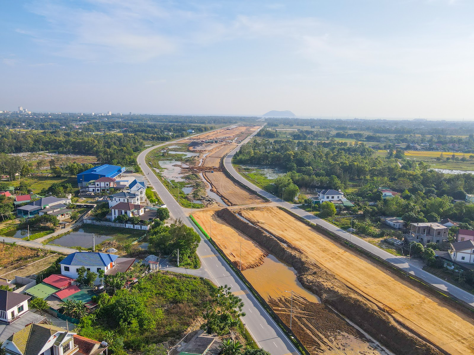 Tỉnh rộng nhất, có thị xã nhỏ nhất Việt Nam - Ảnh 4.