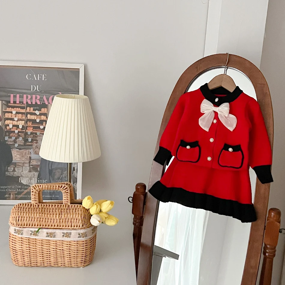 Ensemble deux pièces pour bébé de style occidental coréen, cardigan en tricot. Gardez votre bébé au chaud et élégant.