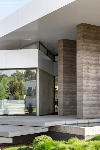 Maison contemporaine avec piscine et jardin 4