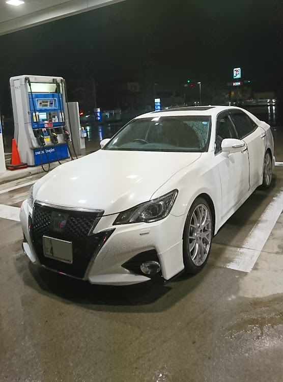 クラウンアスリートの近所のガソリンスタンドに関するカスタム事例の投稿画像1枚目