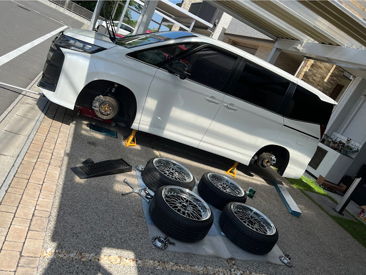 ノアの新型ノア・新型ヴォクシー・足回り点検・バイファル・キャンバー調整に関するカスタム事例の投稿画像2枚目