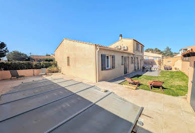 Maison avec piscine et terrasse 12