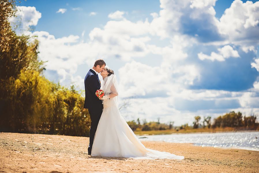 Fotógrafo de casamento Olga Khayceva (khaitceva). Foto de 13 de fevereiro 2015