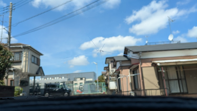180SXのRPS13・180SX・悲劇は突然に…・フロントガラスヒビ割れ・金欠ぴえん🥺に関するカスタム事例の投稿画像1枚目