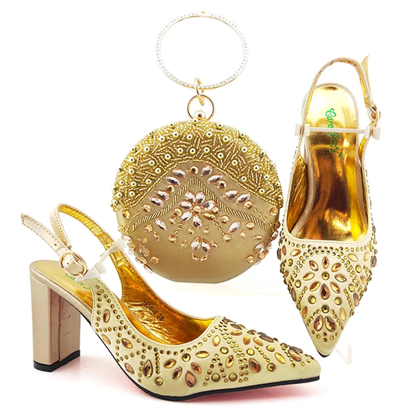 Title 1, Rund Clutch Bag mit spitzen Schnalle High Heels...
