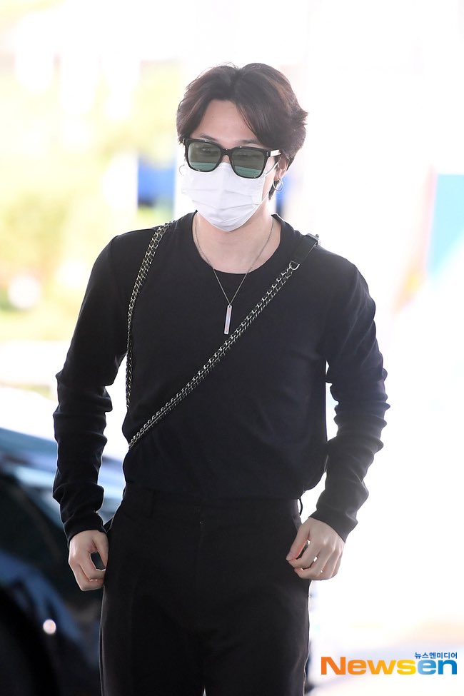 BTS's Jimin Turns The Airport Into His Own Personal Runway On His Way To  Chicago - Koreaboo