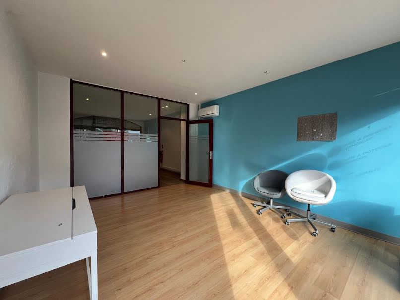Location  locaux professionnels  60 m² à Carpentras (84200), 840 €