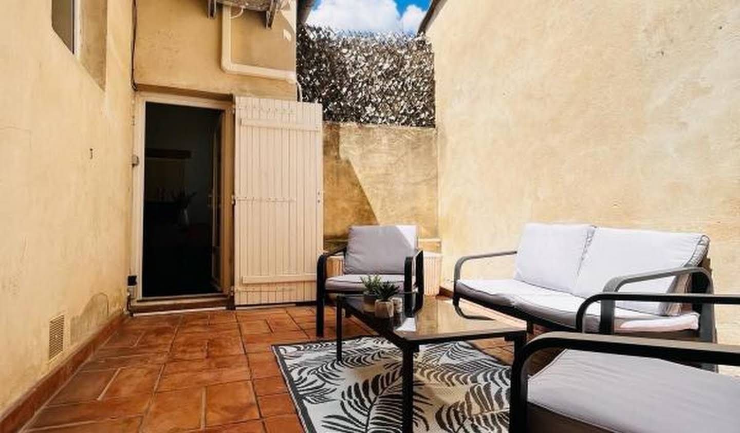 Apartment with terrace Avignon