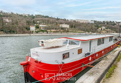 Houseboat 20