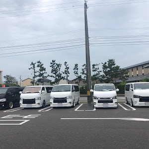 ハイエースバン TRH200V