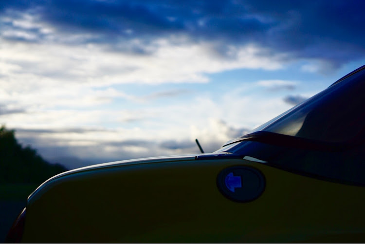 ビートのKIINAI愛車・蒼い雲・単焦点レンズの世界・愛車撮影楽し 📸・ナショジオ面白いに関するカスタム事例の投稿画像2枚目