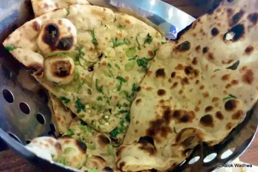 Hari Mirch Paratha