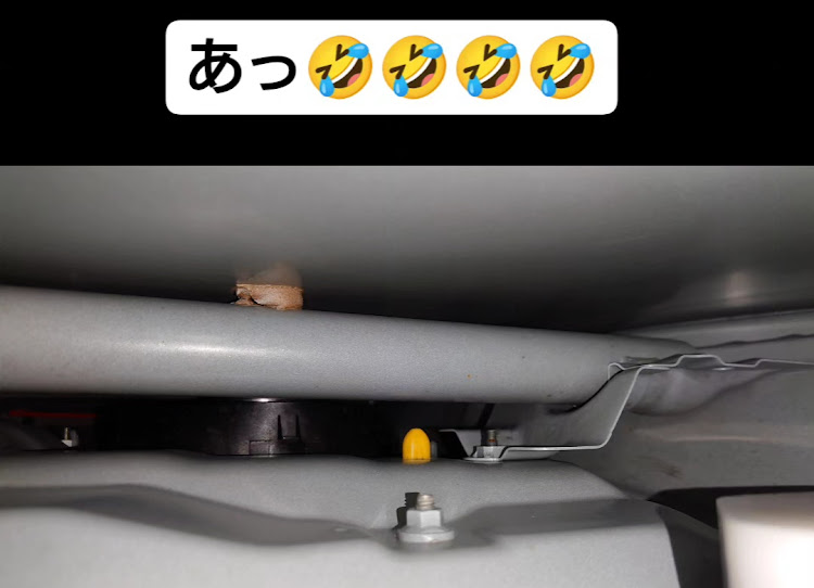 ノアのフィルム貼り・DIY・8月もよろしくお願いしますに関するカスタム事例の投稿画像2枚目