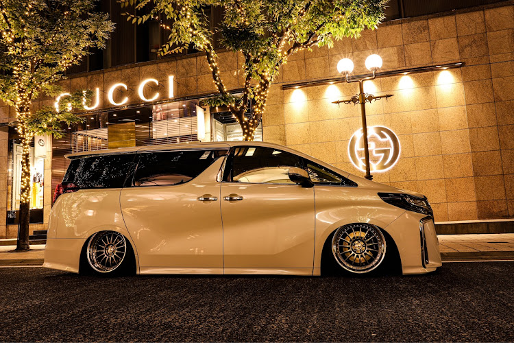 アルファードのfurafactory・Aspect Lowness・スタイルワゴン300号創刊・SSR賞・2020ベストショットに関するカスタム事例の投稿画像1枚目