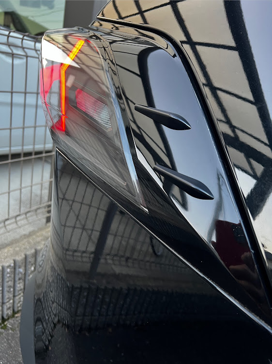 RAV4のフィン取り付けに関するカスタム事例の投稿画像1枚目
