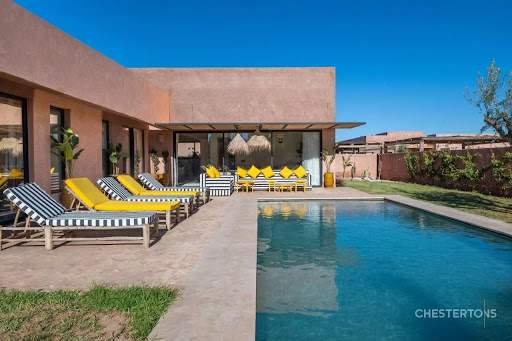 Villa with pool 1