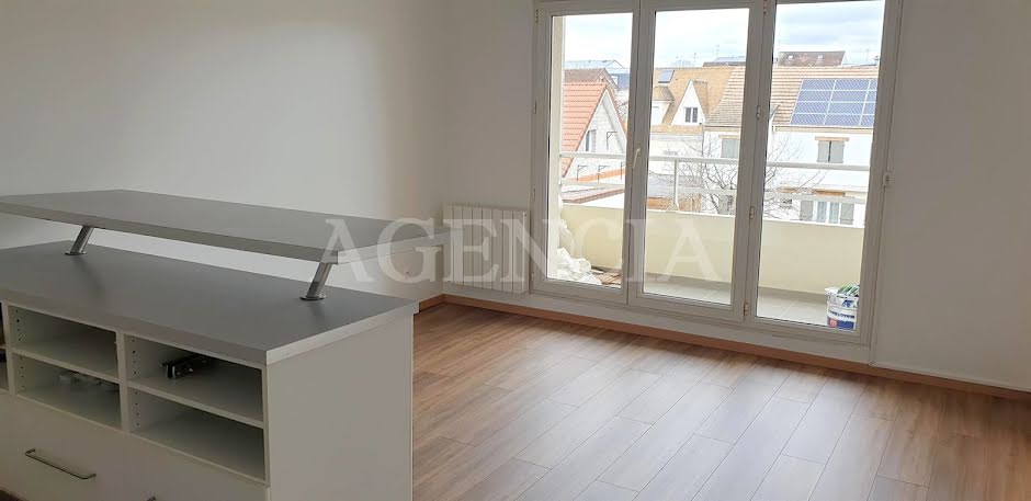 Location  appartement 1 pièce 26 m² à Pontault-Combault (77340), 669 €