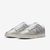 dunk low se metallic silver/sail/white/metallic silver