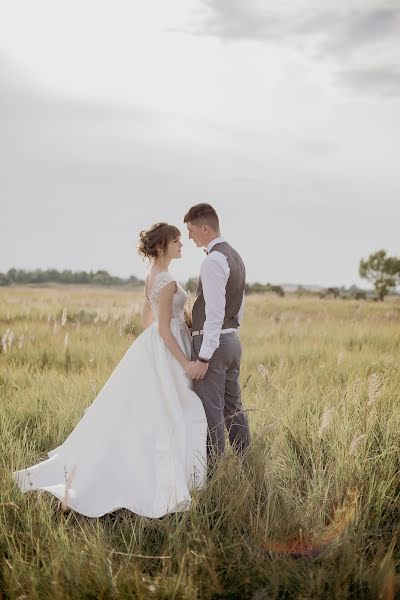 Fotógrafo de casamento Ulyana Titova (titovaulyana). Foto de 21 de novembro 2019
