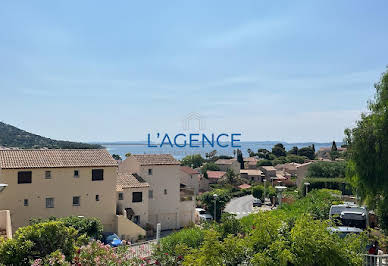 Villa avec piscine et terrasse 1