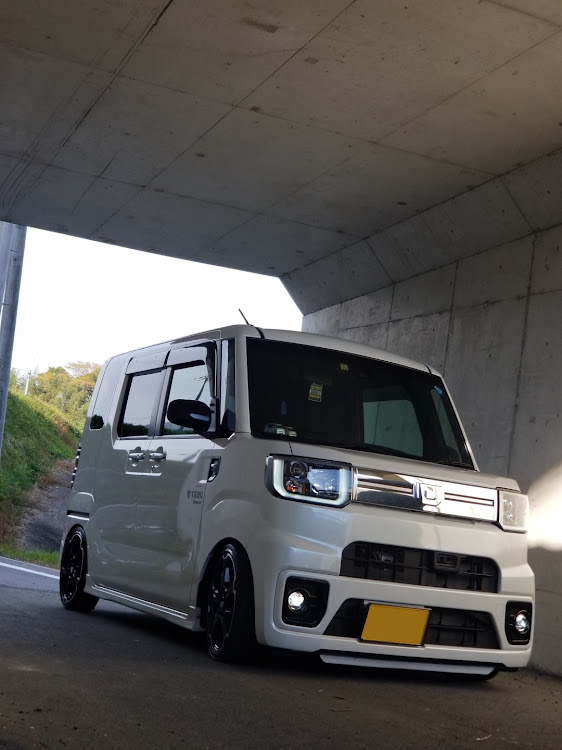 ウェイクのラップ塗装・グラデーション塗装・DIY・自家塗装缶スプレー・キャンディ塗装に関するカスタム事例の投稿画像1枚目