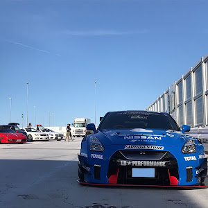 NISSAN GT-R