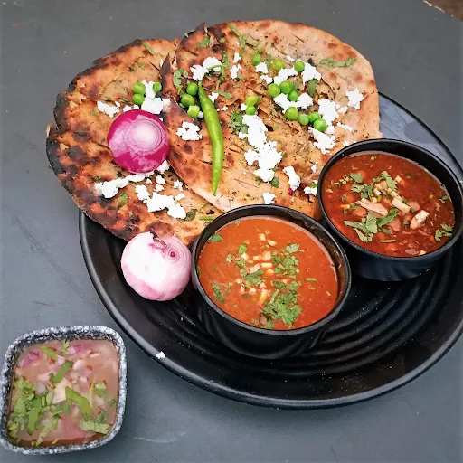 Matar Chur Chur Naan Thali