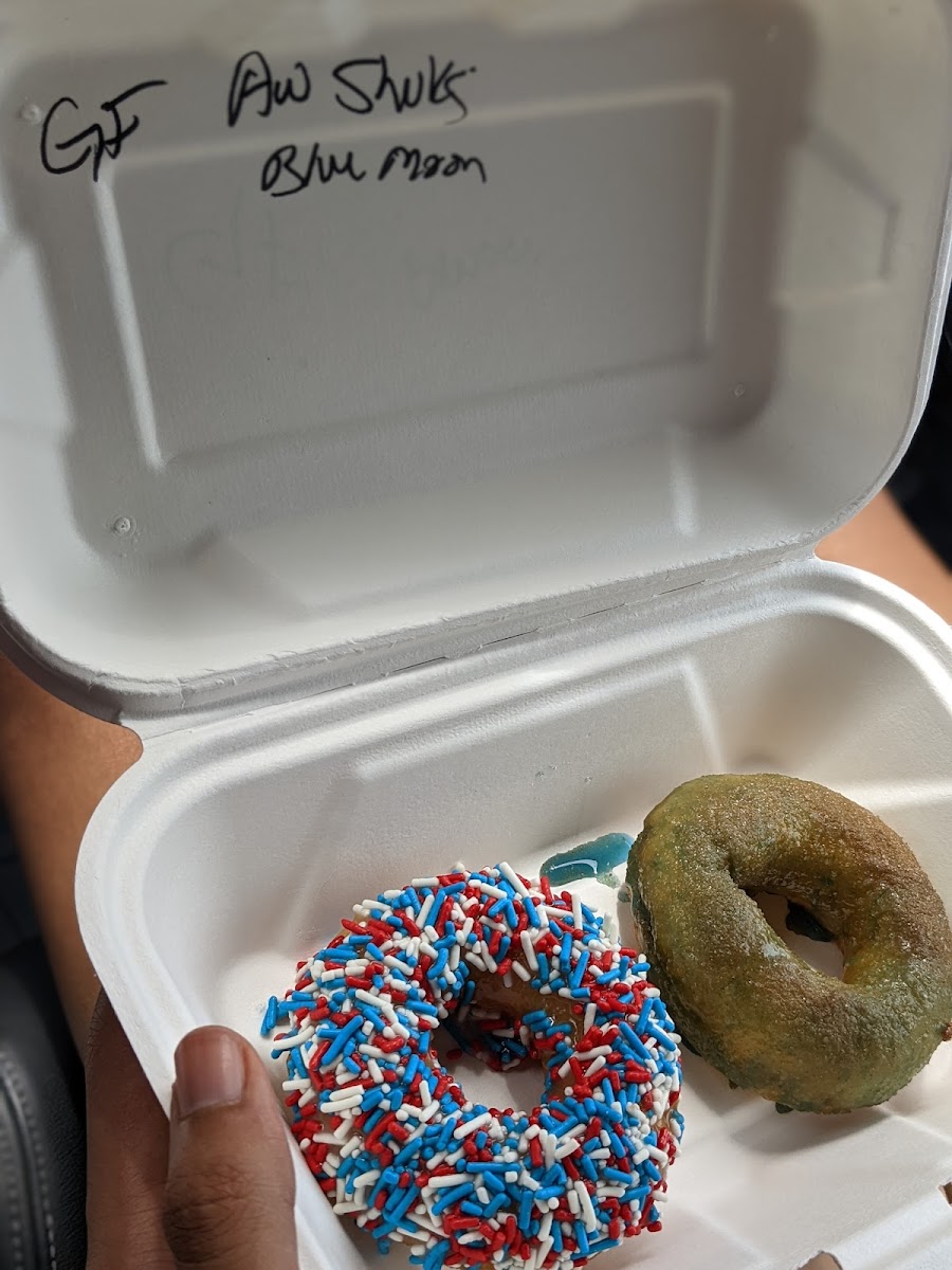 Gluten-Free Donuts at Sandy Pony Donuts & Açaí Bowls