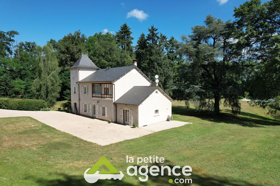 Vente propriété 8 pièces 280 m² à Vierzon (18100), 650 000 €