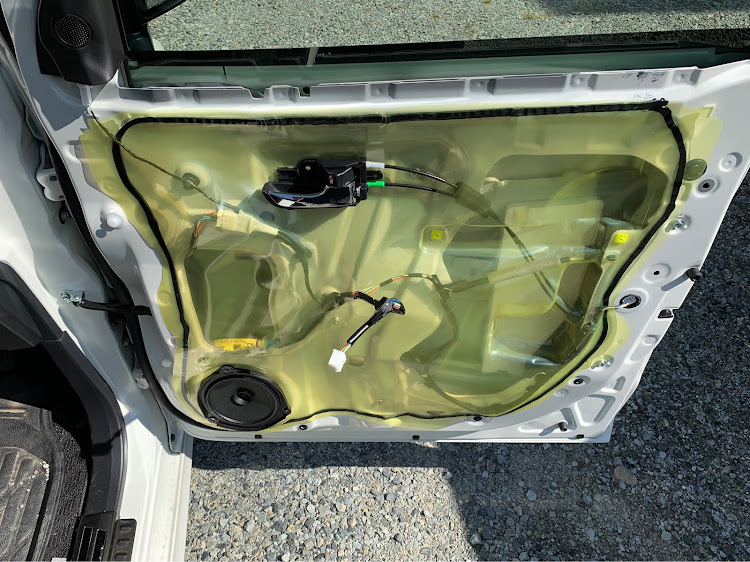 ルーミーカスタムのスピーカー交換・洗車・ルーミー・カロッツェリア・ステッカー剥がしに関するカスタム事例の投稿画像1枚目