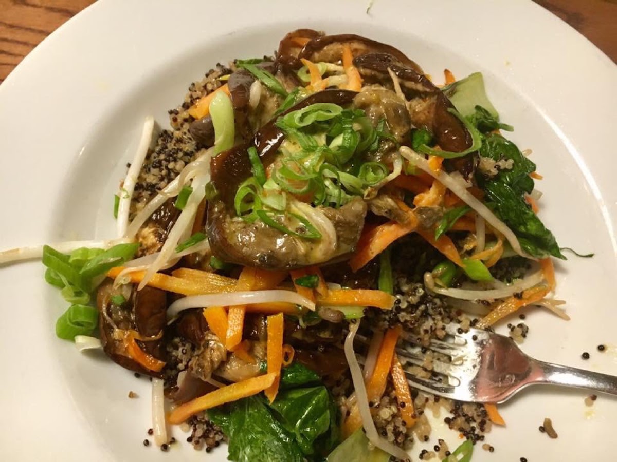 Veggie bowl with quinoa