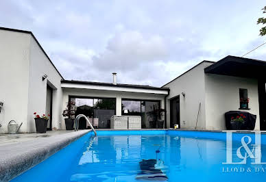 Maison avec piscine et jardin 3