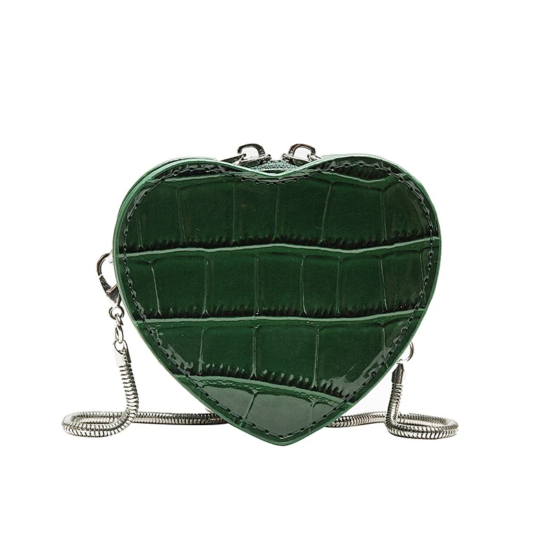 Mini pochette per rossetto, l'accessorio perfetto per portare il tuo rossetto preferito con stile e protezione. Compatta ed elegante, ideale per ogni occasione.