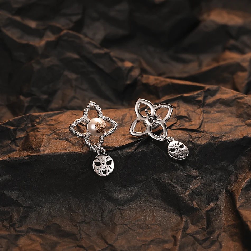 Bee Flower Temperament 925 zilveren parel oorbellen, elegant design voor dames. Subtiele schoonheid en perfect voor een vleugje verfijning.