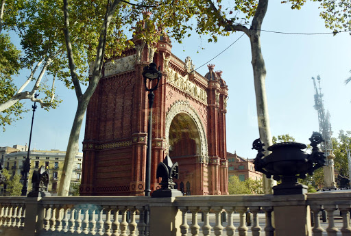 arch-in-barcelona-1.jpg - A model of Paris's Arc De Triumphe.