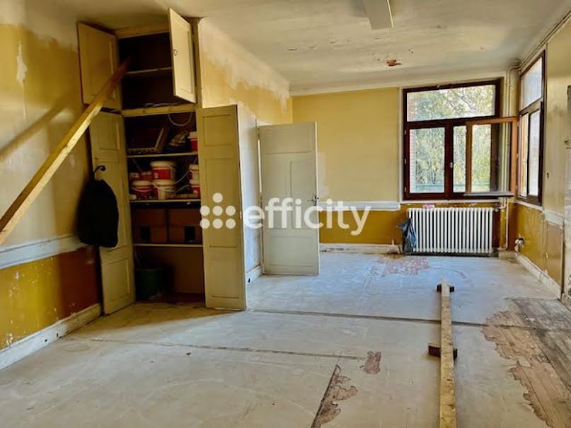 Vente maison 20 pièces 450 m² à Thiers (63300), 155 000 €