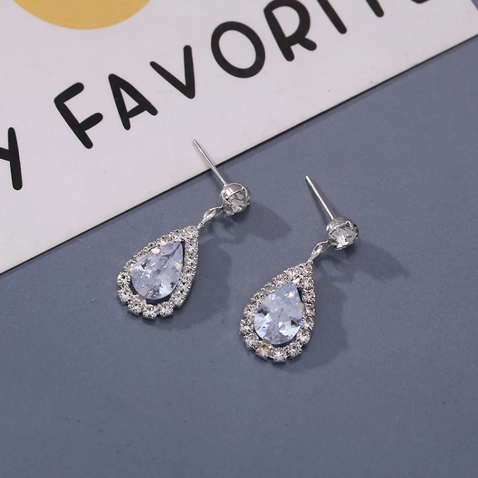 Nouveaux clous d'oreilles goutte d'eau en diamant, boucles d'oreilles larmes tendance, personnalisées et simples pour femmes, un accessoire élégant.