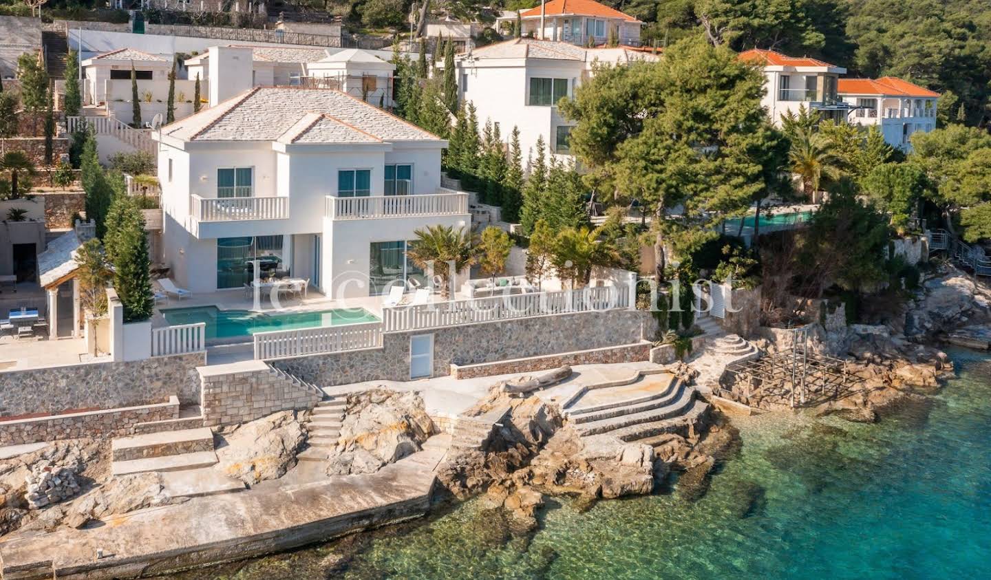 Maison avec piscine Selca