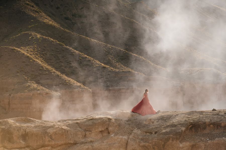 Fotógrafo de casamento Kayrat Shozhebaev (shozhebayev). Foto de 12 de setembro 2019