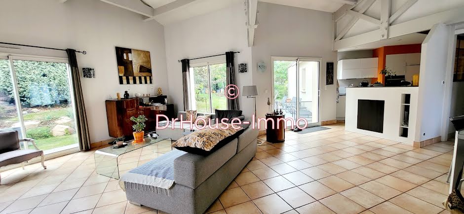 Vente maison 5 pièces 120.65 m² à La Roche-sur-Yon (85000), 395 395 €