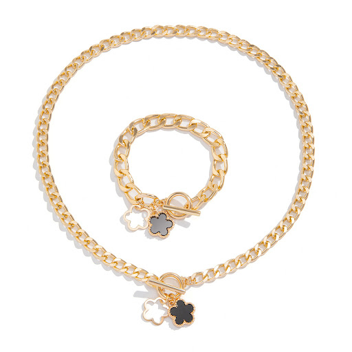 Title 32, Five-Petal Flower Pearl Necklace Special Design...